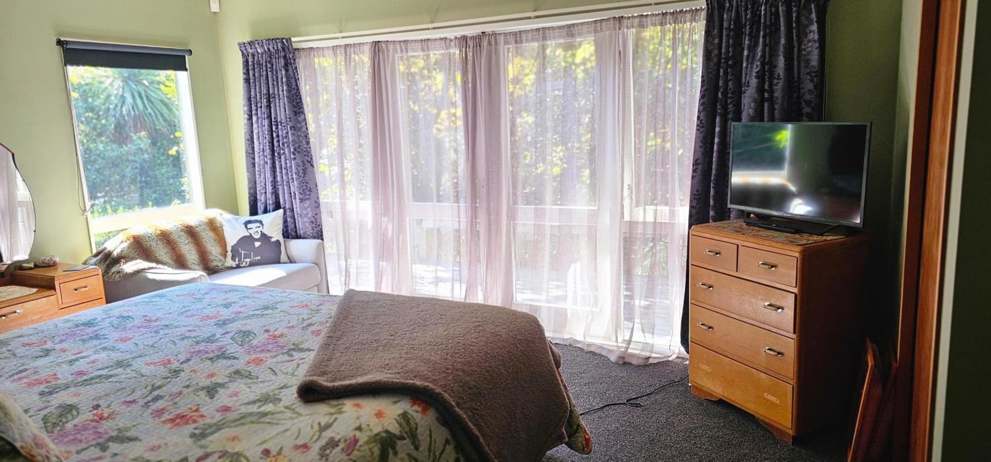 Fred&Donz Bed And Breakfast 타우포 호 외부 사진
